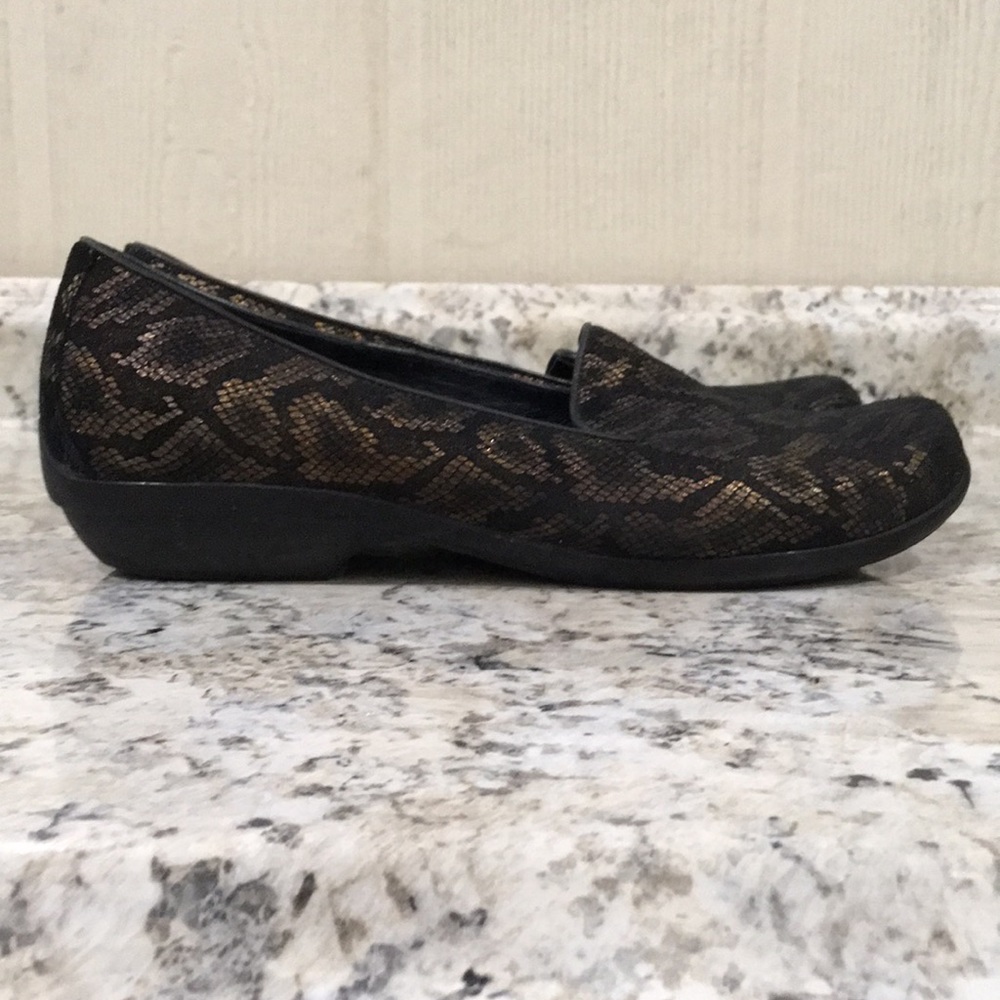 Dansko Shoes - Picture 3 of 7